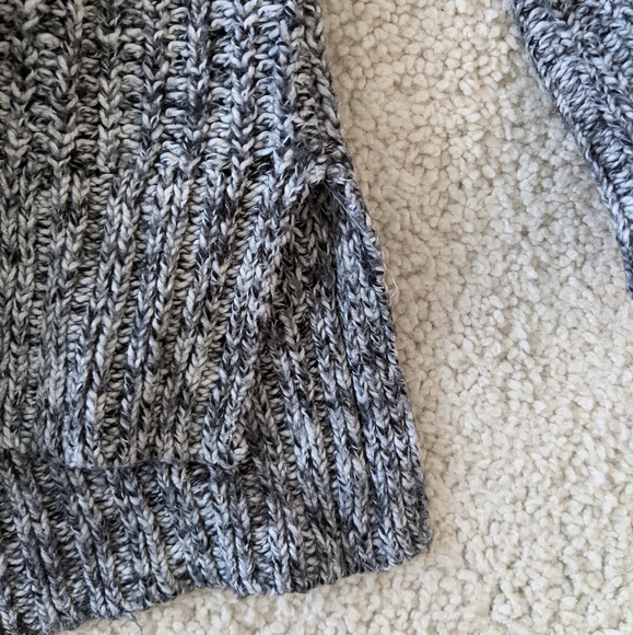 🌌 Old Navy Turtleneck Sweater - Picture 2 of 4